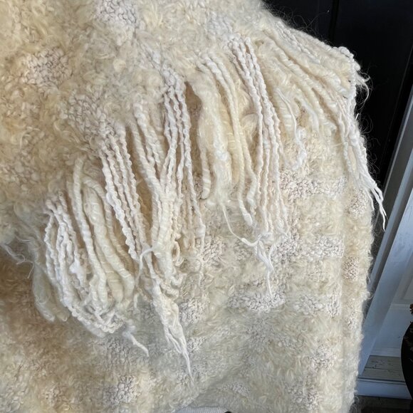 Hand Woven‎ Alpaca Fur  Off White Shawl / Throw / Wrap From Argentina 60 x 20 - Picture 6 of 8